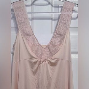GRANNY GOWN Vintage Vanity Fair nylon nightgown pale pink lace ladies M EUC